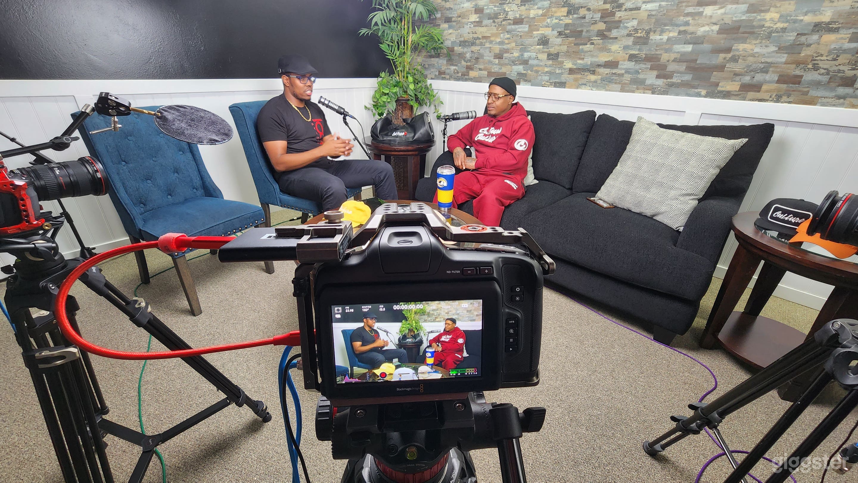 Studio A | Cyclorama | Lounge style Podcast studio Photo 2