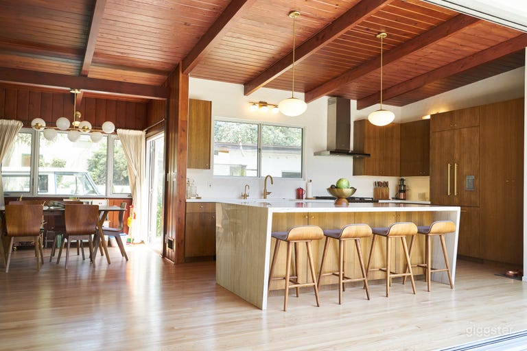  Post and Beam Mid-Century with panoramic views 