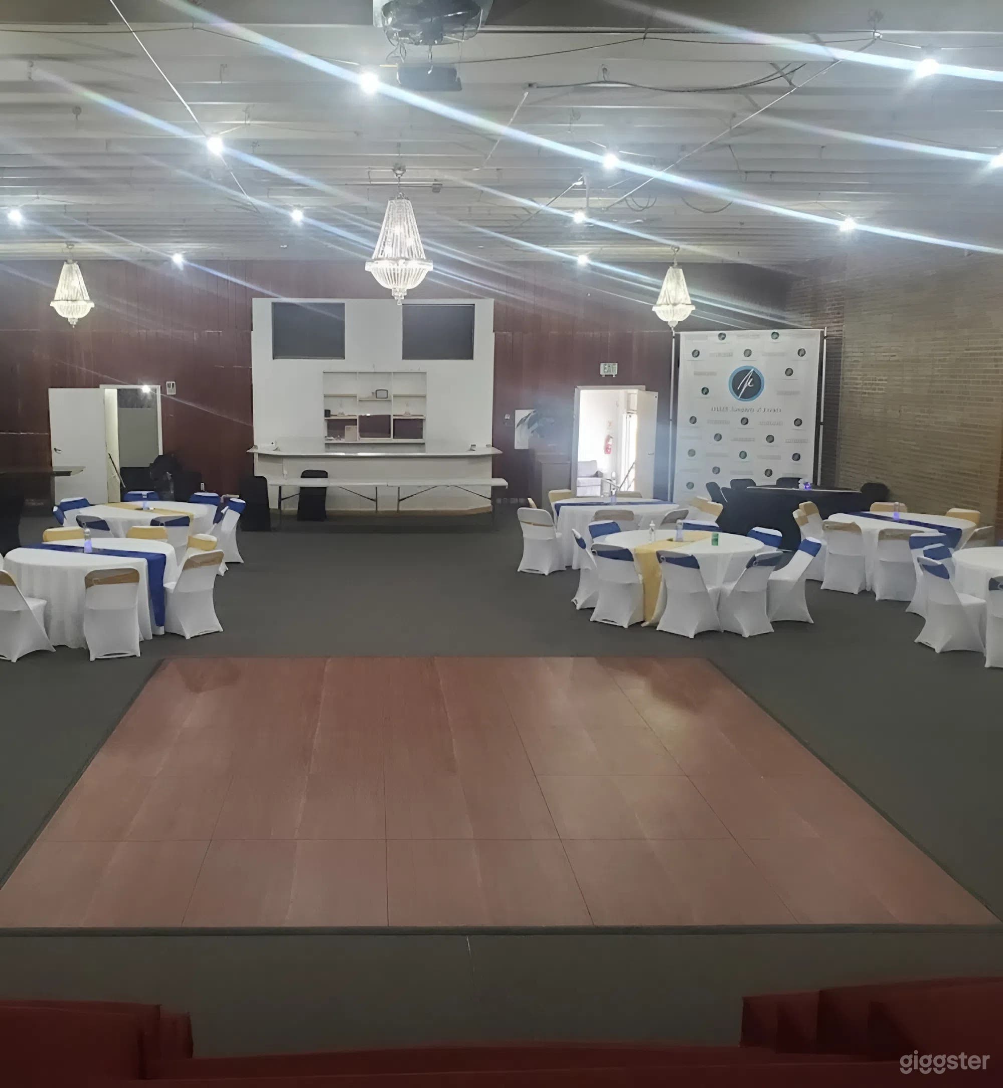 Spacious &amp; Charming Event Venue with Full-Service Staff Photo 1