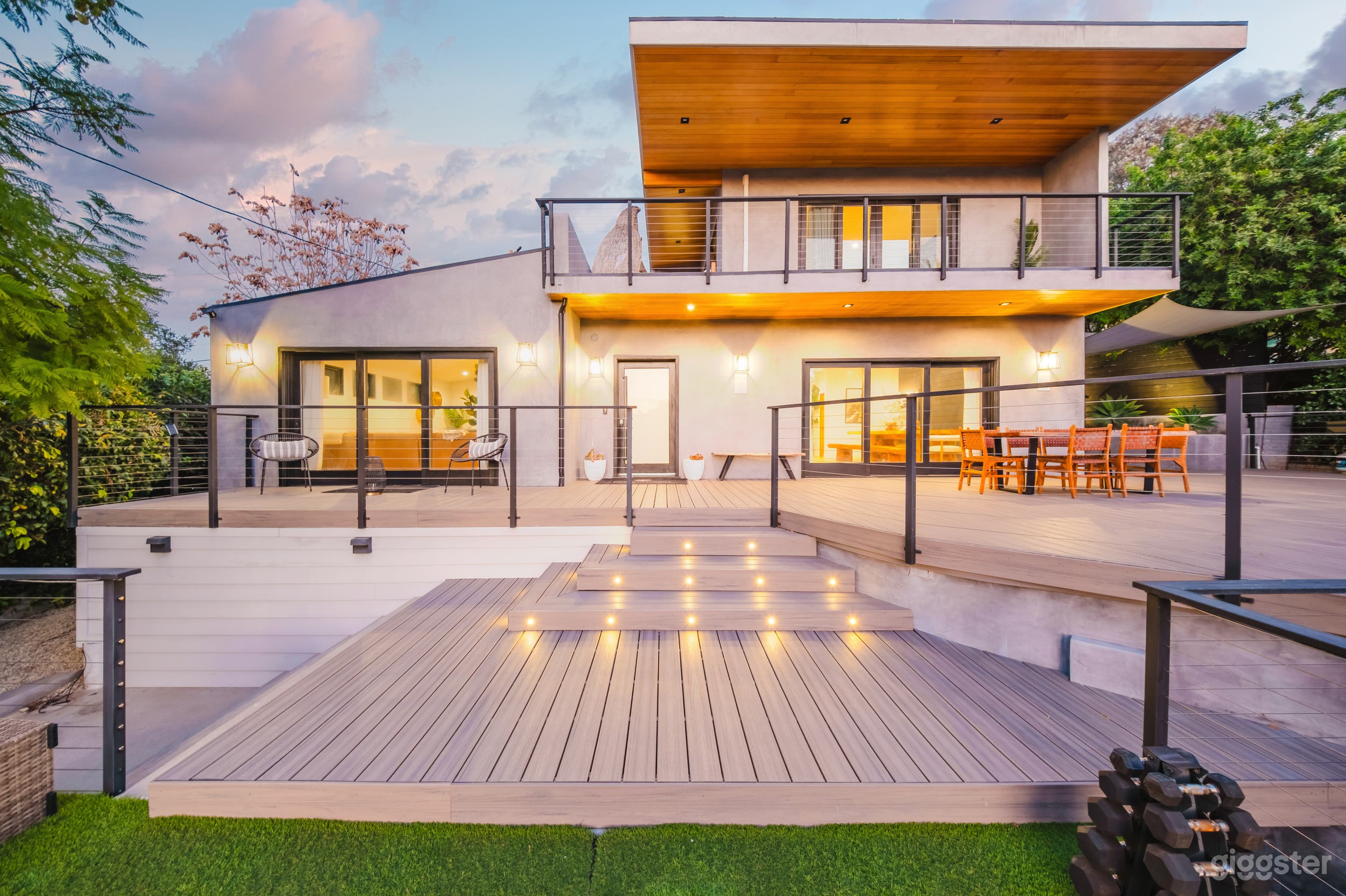 TERRACED TRANQUILITY WITH A MODERN EDGE Photo 2