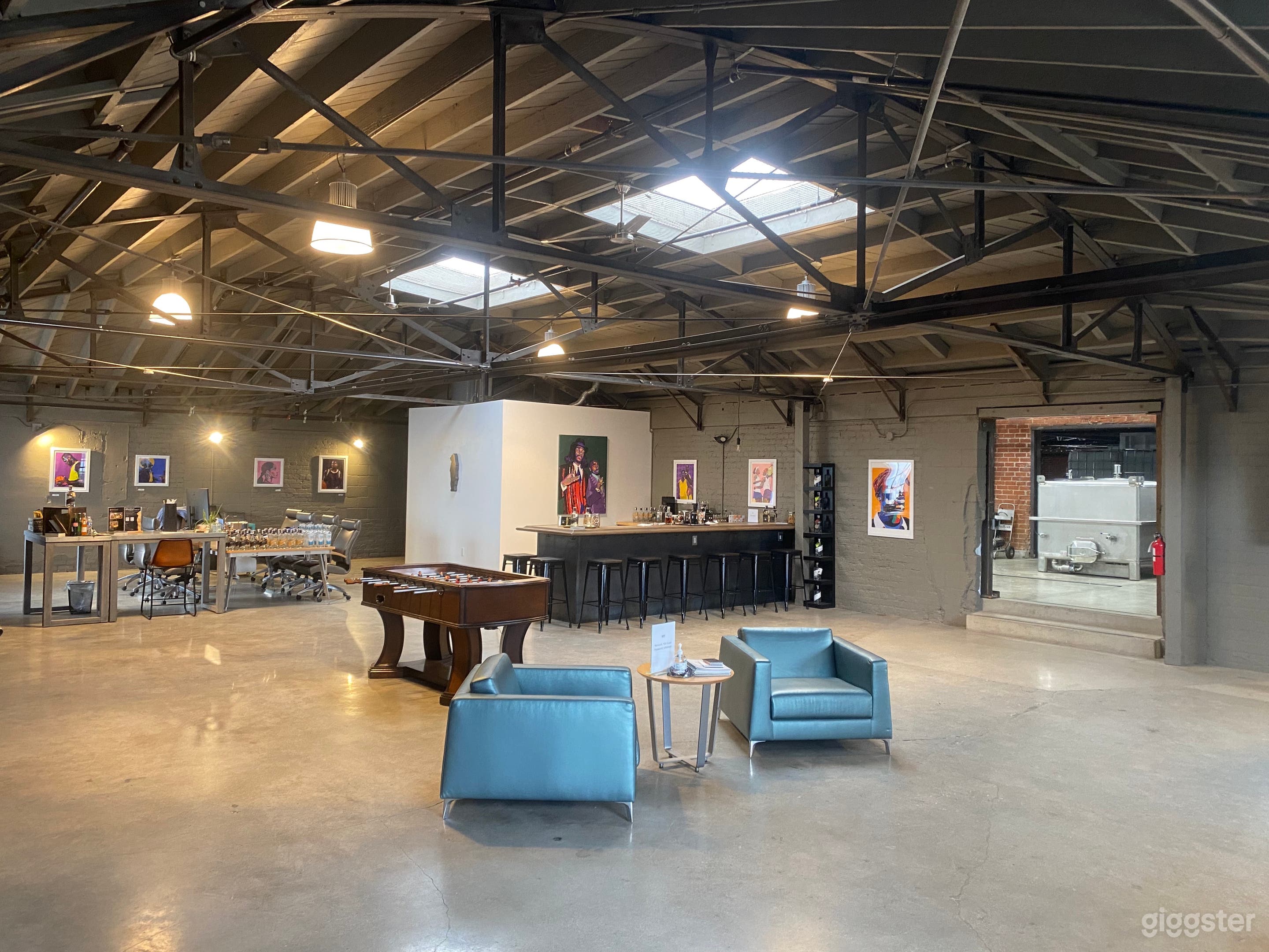 Contemporary Office in vintage industrial warehouse Photo 1