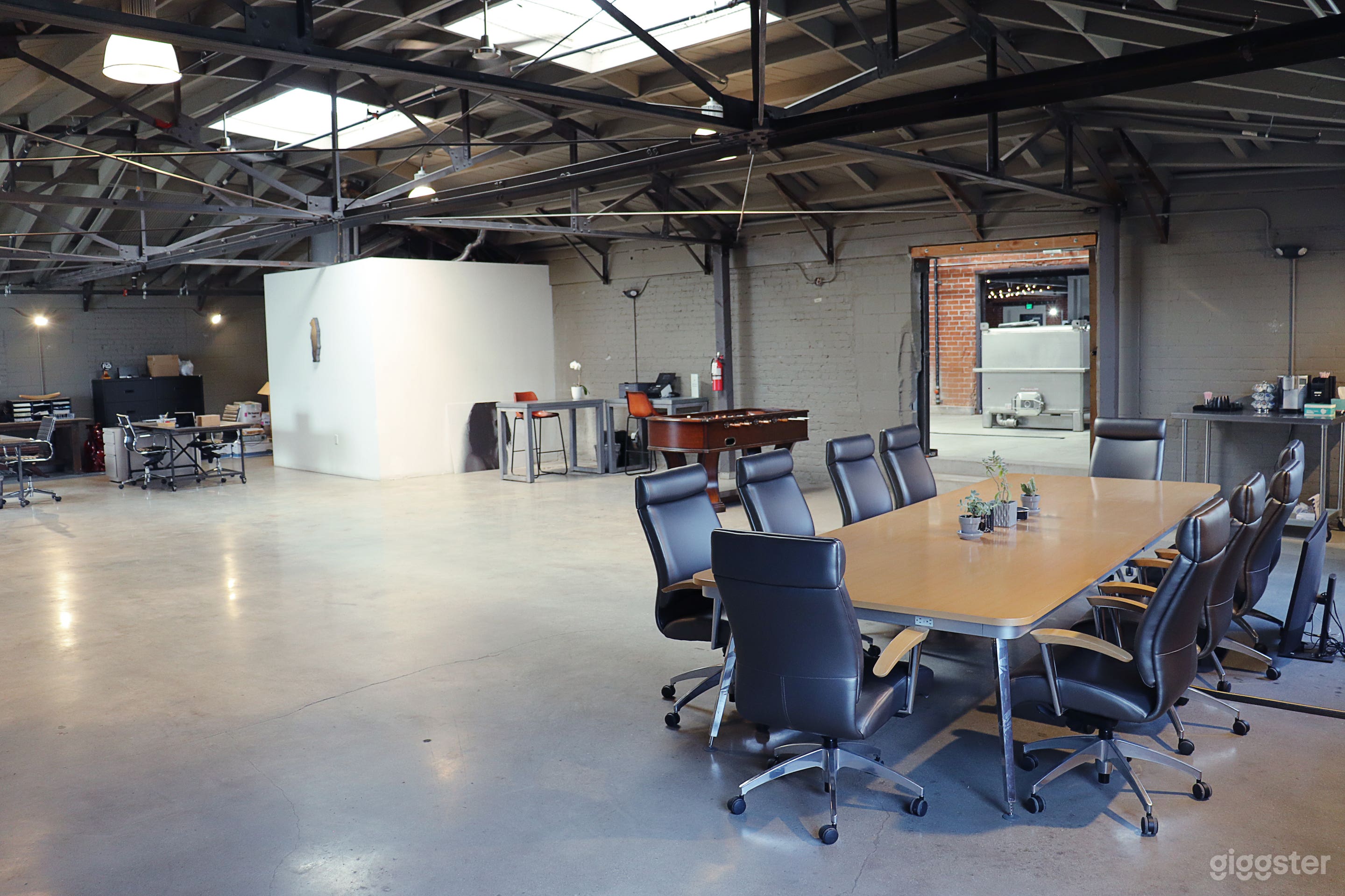 Contemporary Office in vintage industrial warehouse Photo 4