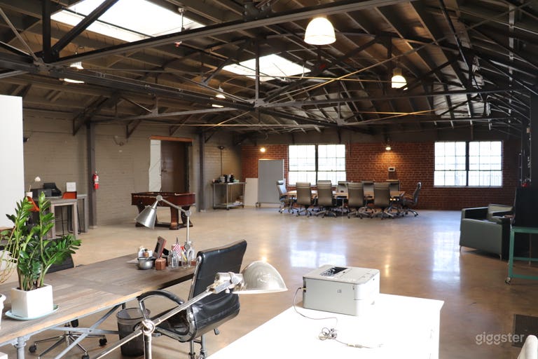  Contemporary Office in vintage industrial warehouse 