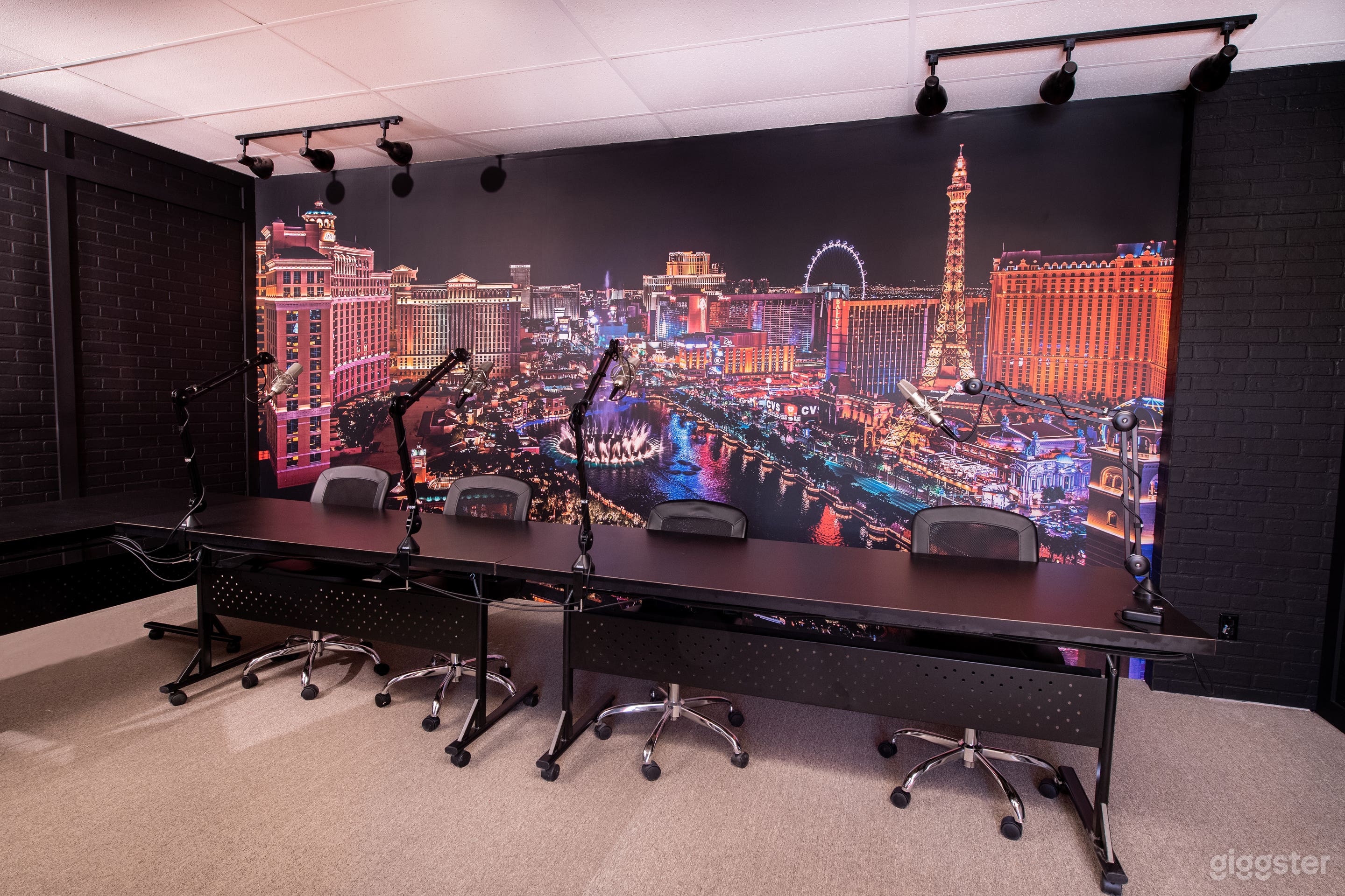Podcast Studio Minutes From The Las Vegas Strip Photo 4