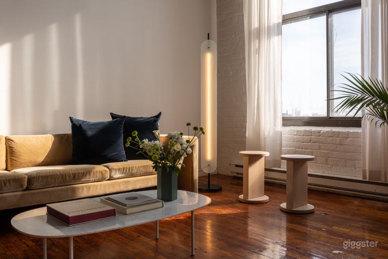  Beautiful & Versatile Studio With Tons Of Daylight 