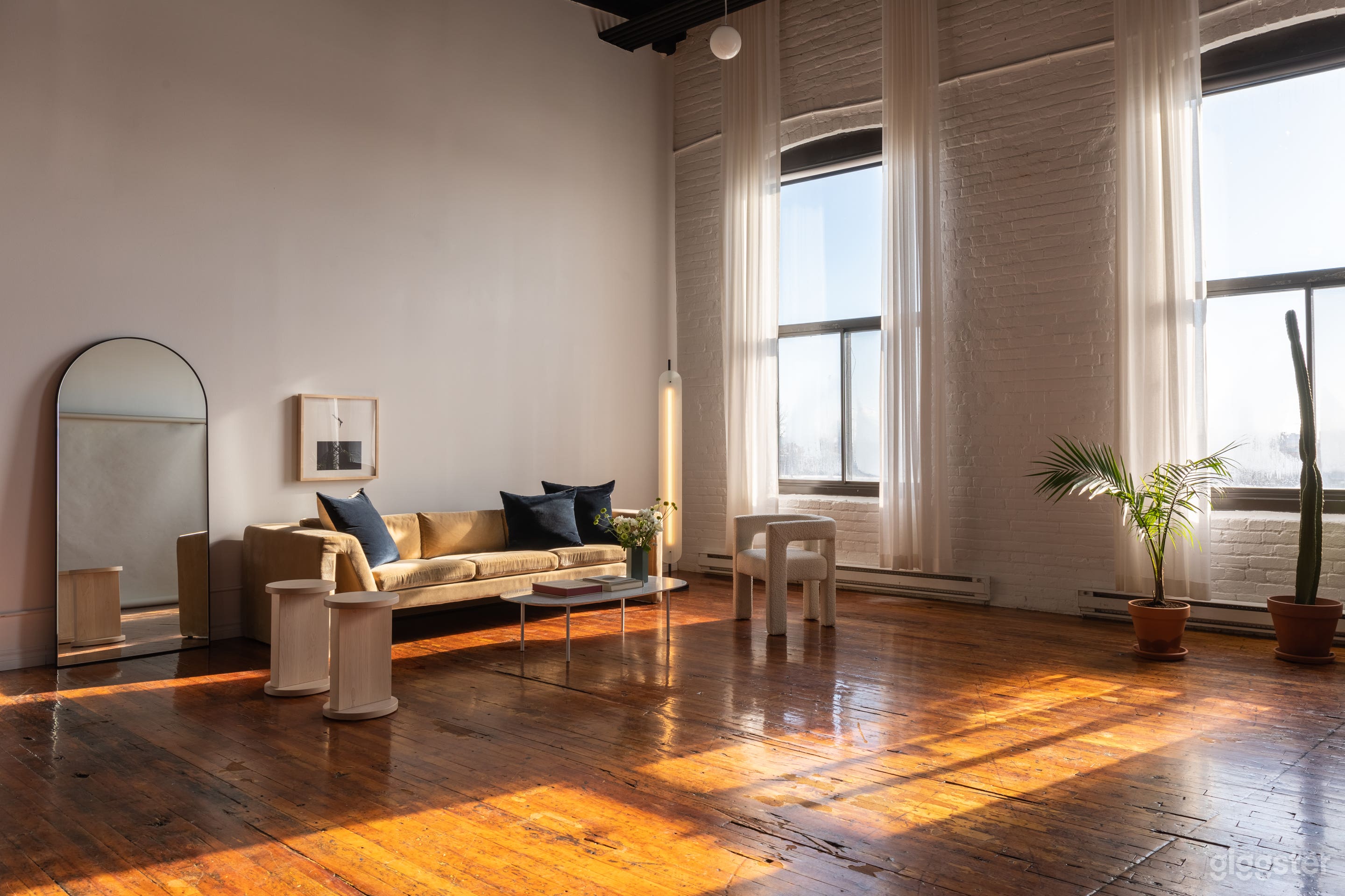 Large open space with tons of natural daylight to serve a wide variety of production needs. 