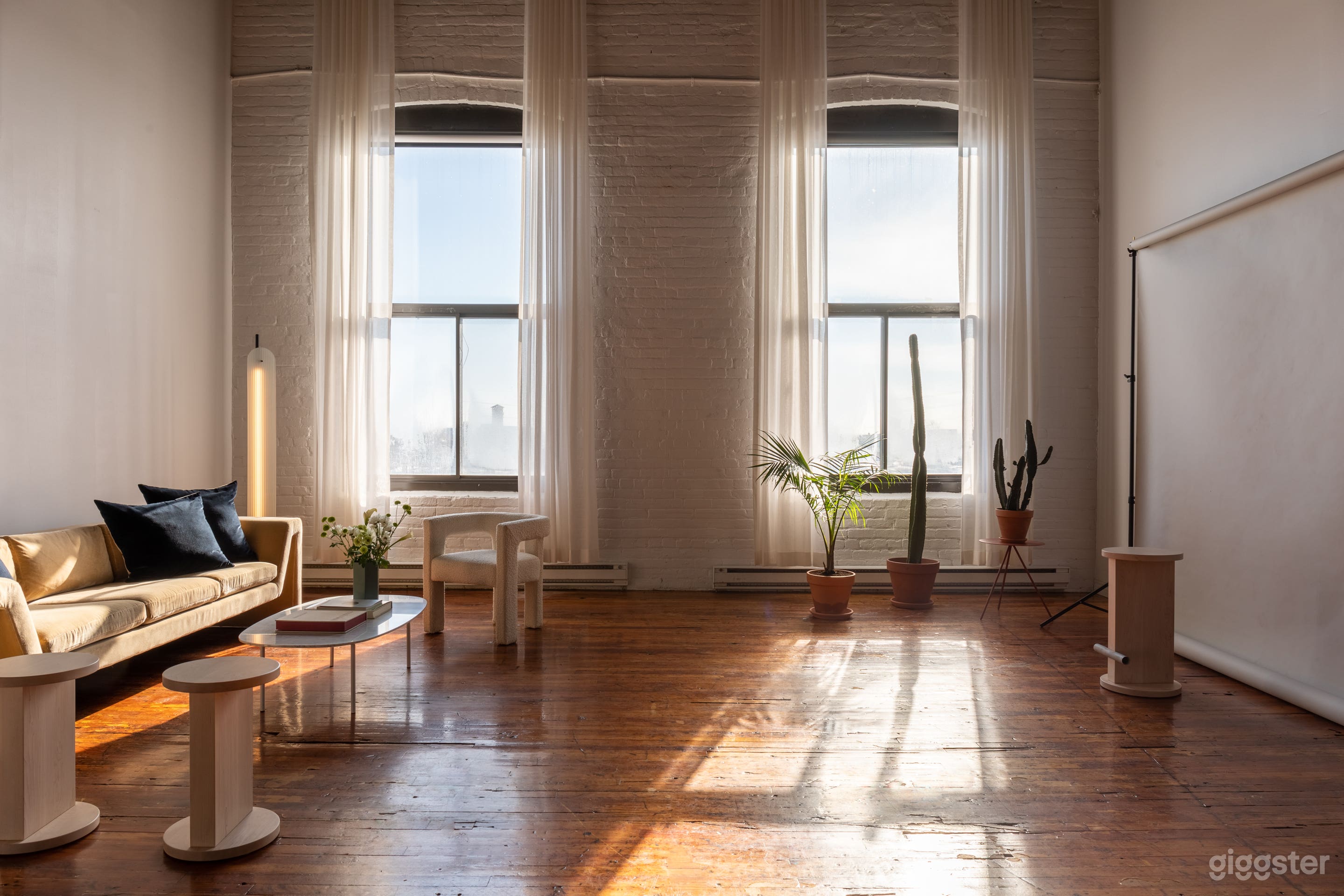 Large open space with tons of natural daylight to serve a wide variety of production needs. 