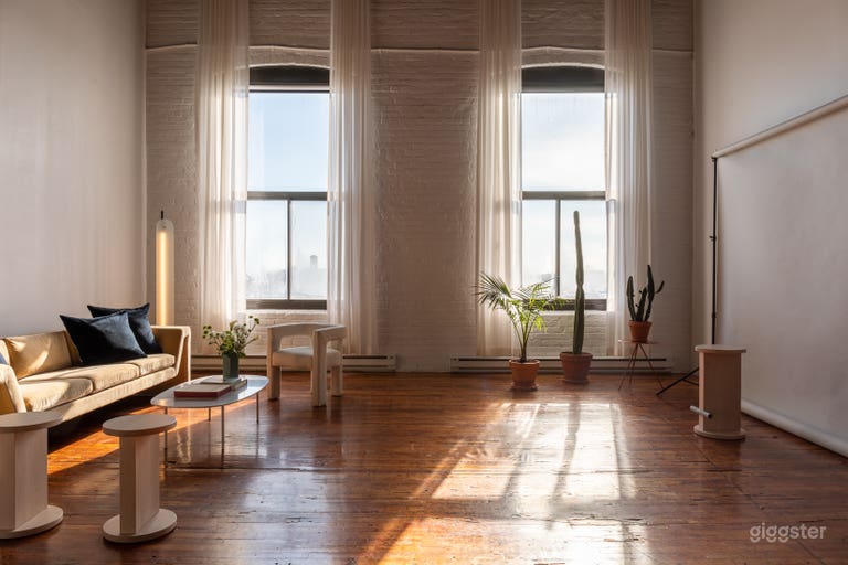  Large open space with tons of natural daylight to serve a wide variety of production needs.  