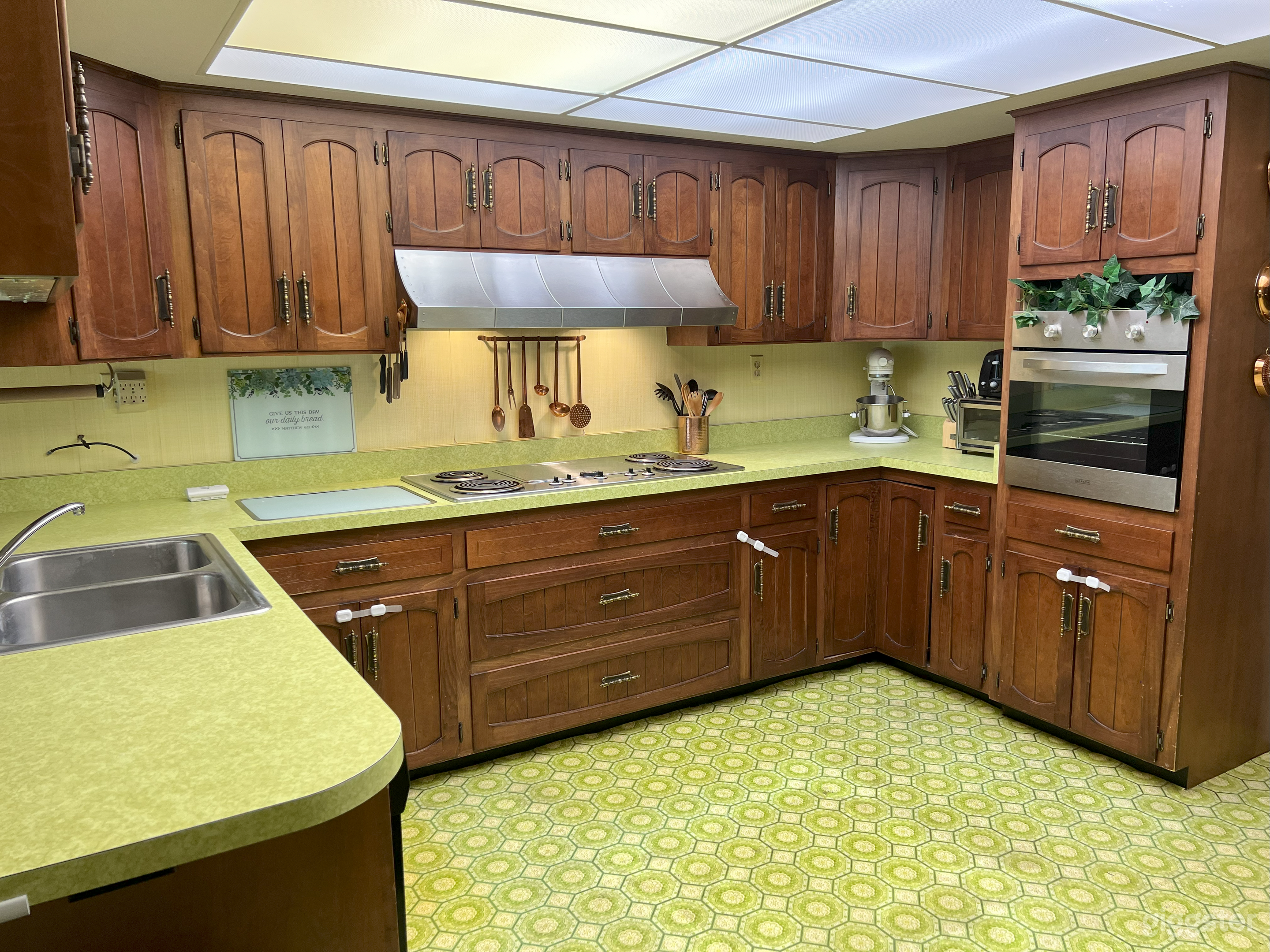 1970s Time Capsule Home Photo 4