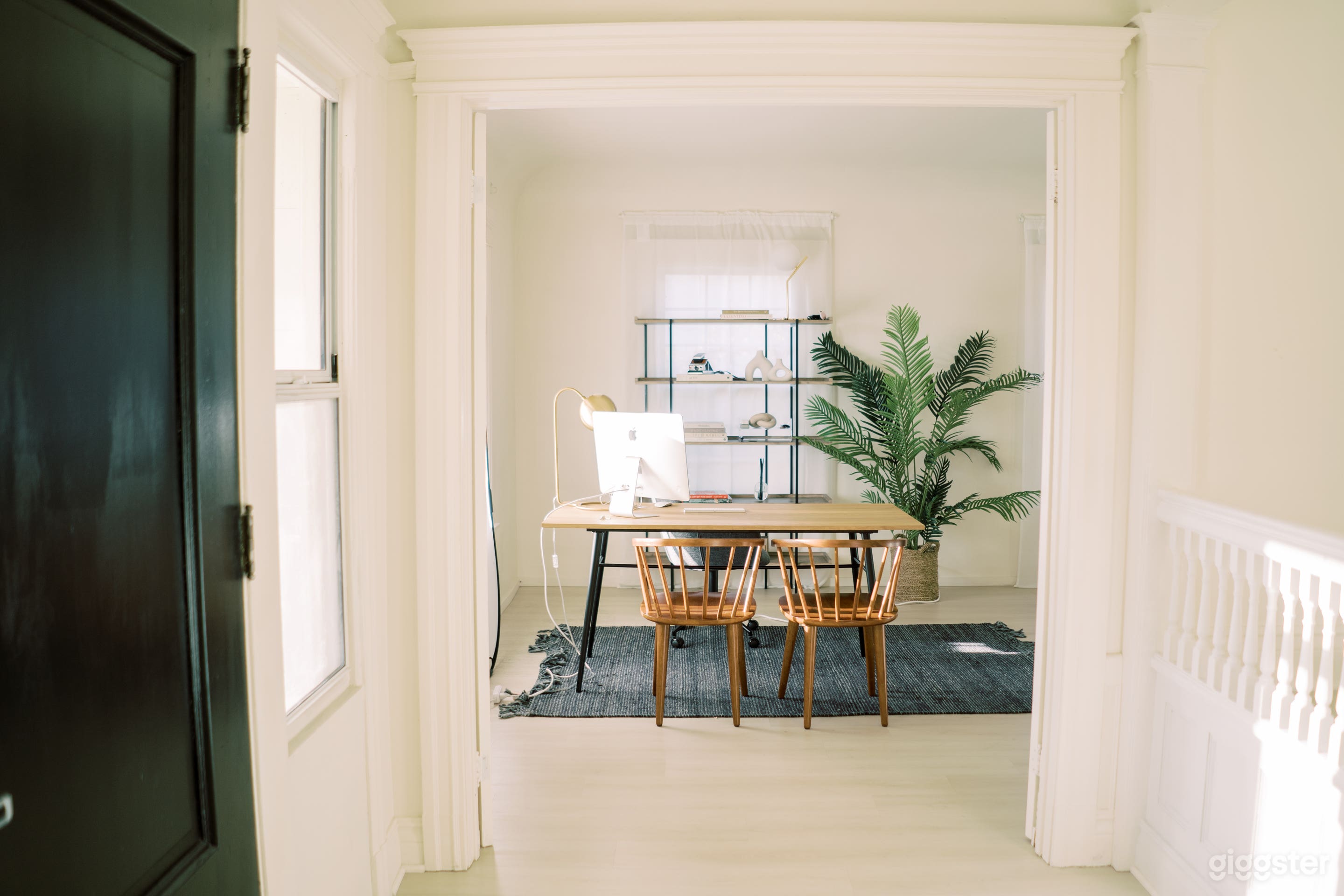 Minimal Simple House Decorated Studio Photo 1