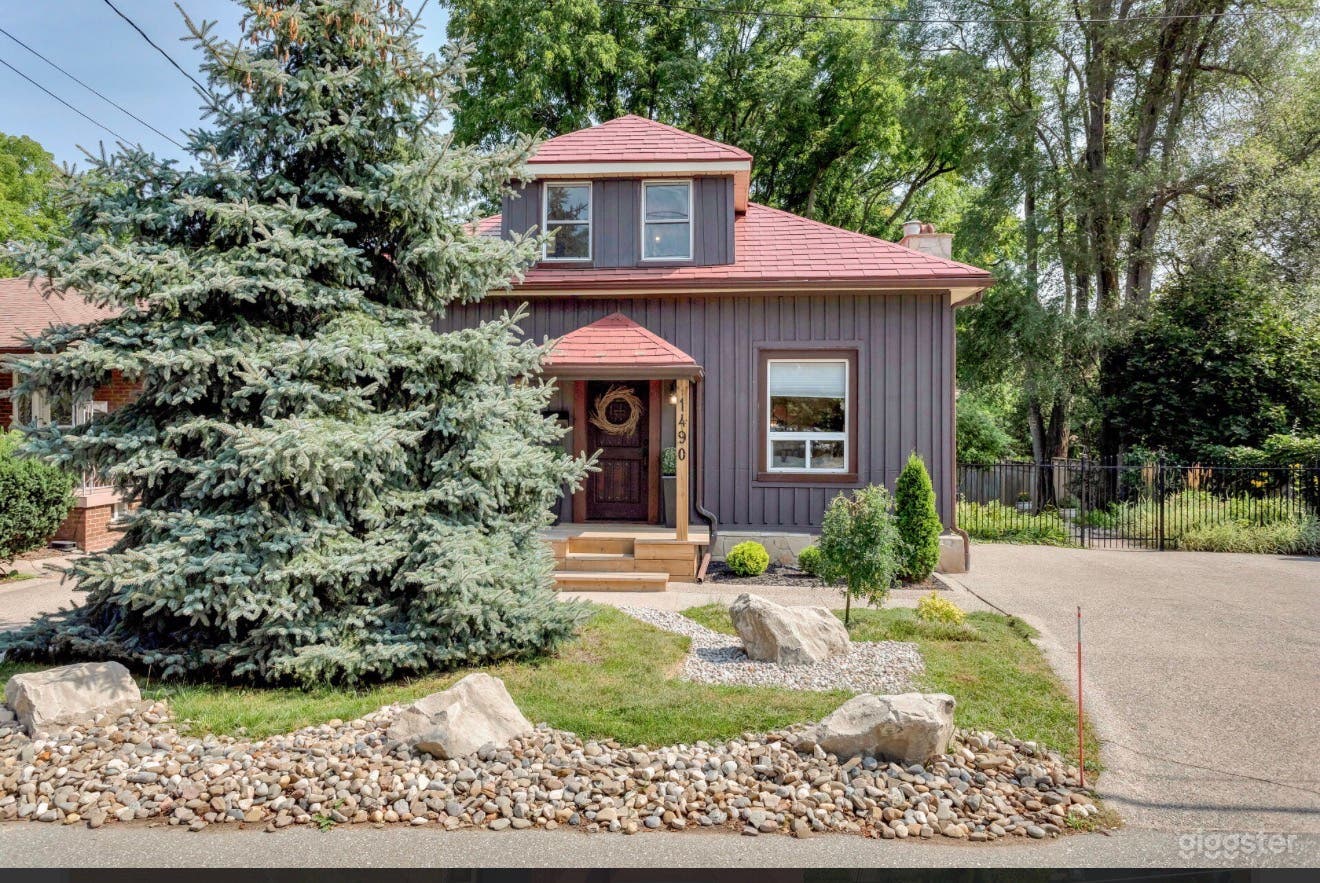 Authentic 1850s Farmhouse – A Rare Blend of Heritage Charm & Photo 4
