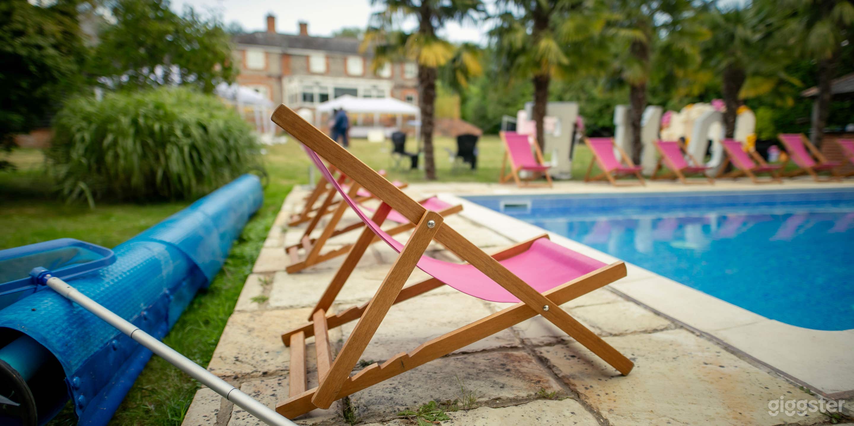 Tropical Pool Experience &amp; Party in Greater London Photo 3