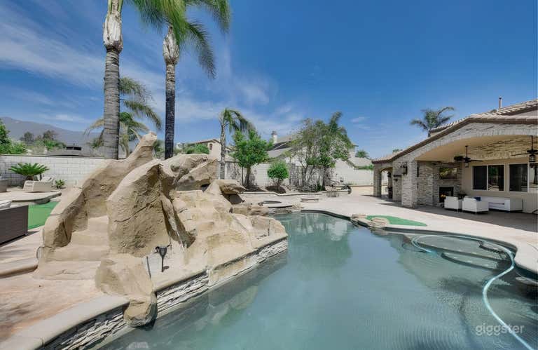  Private Pool Oasis for Filming & Relaxation 