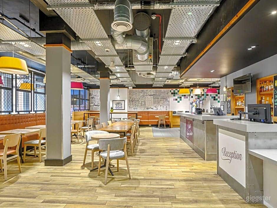 Bar and Restaurant with Pool Table  Photo 4