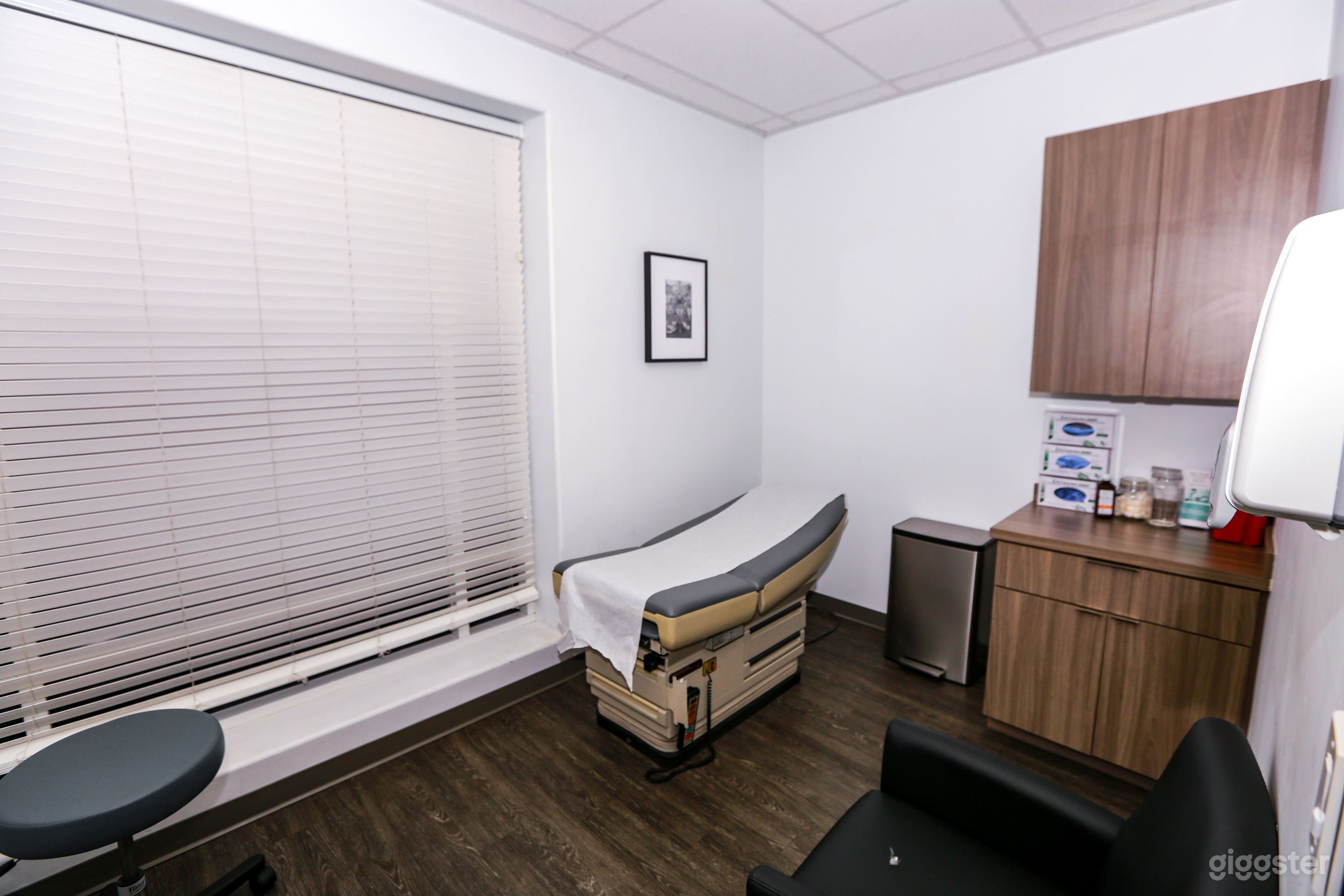 Film-Ready Medical Clinic in Los Angeles (Baldwin) Photo 3