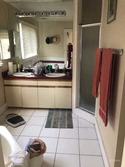 Victorian-inspired townhome Photo 4