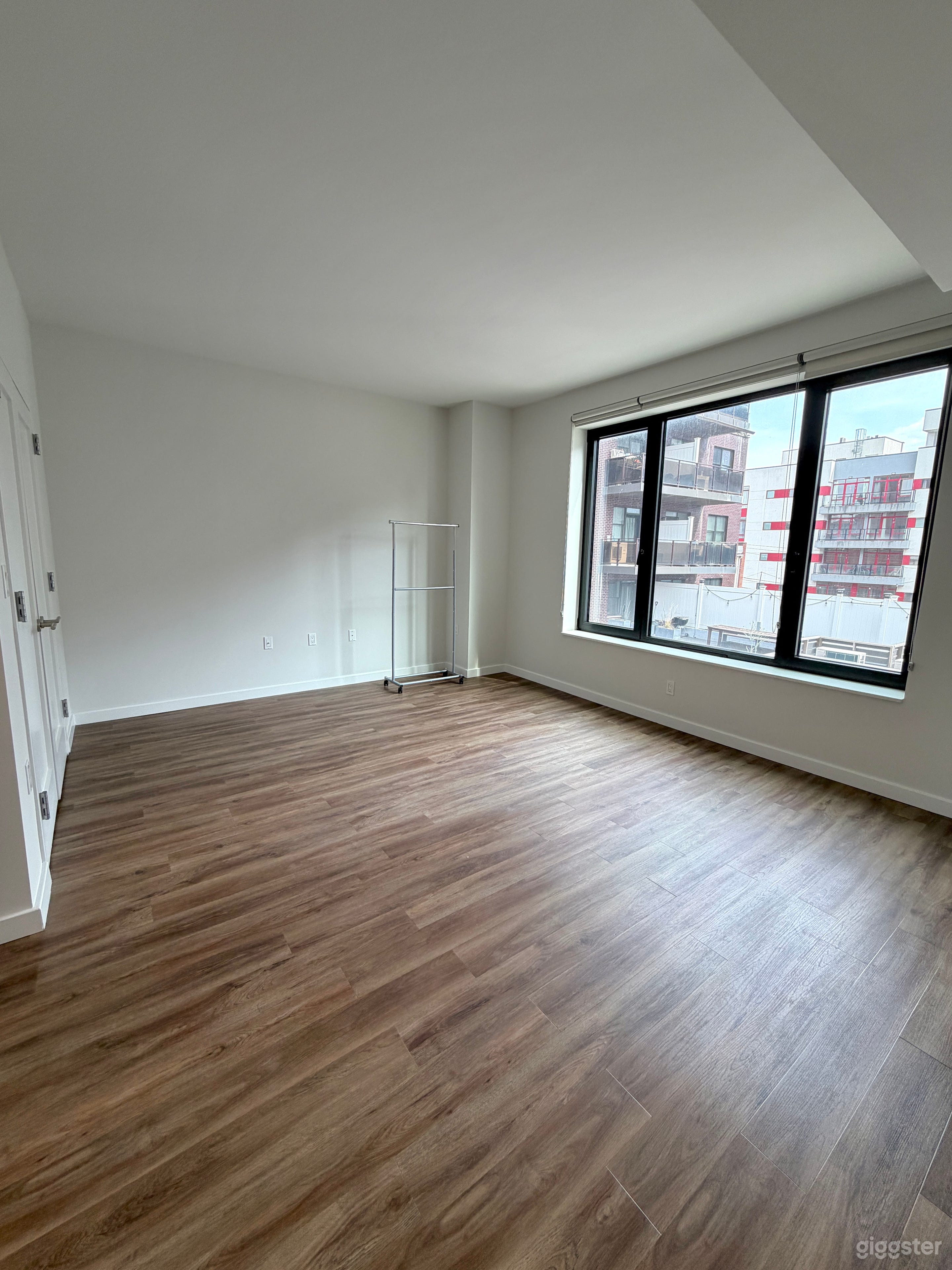 Natural light Living Room Studio with Balcony Photo 1