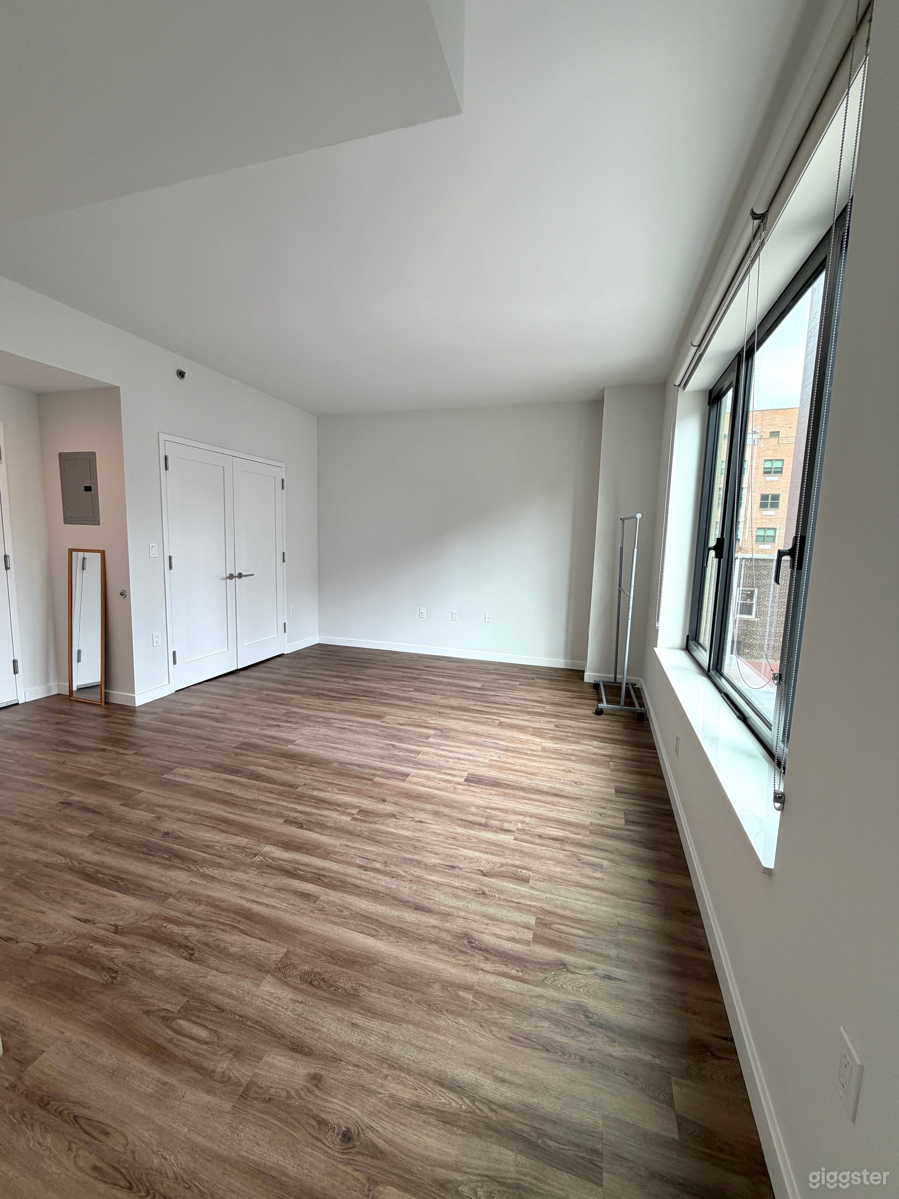 Natural light Living Room Studio with Balcony Photo 2