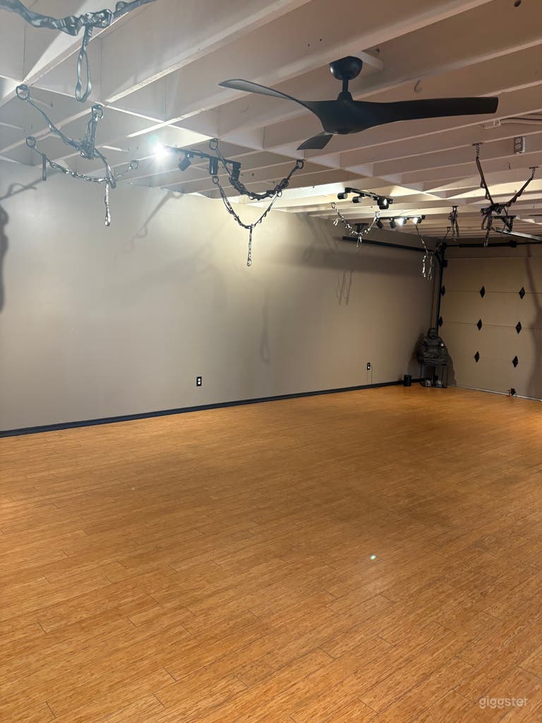  Cozy Beachside Yoga Studio with Lots of Windows 