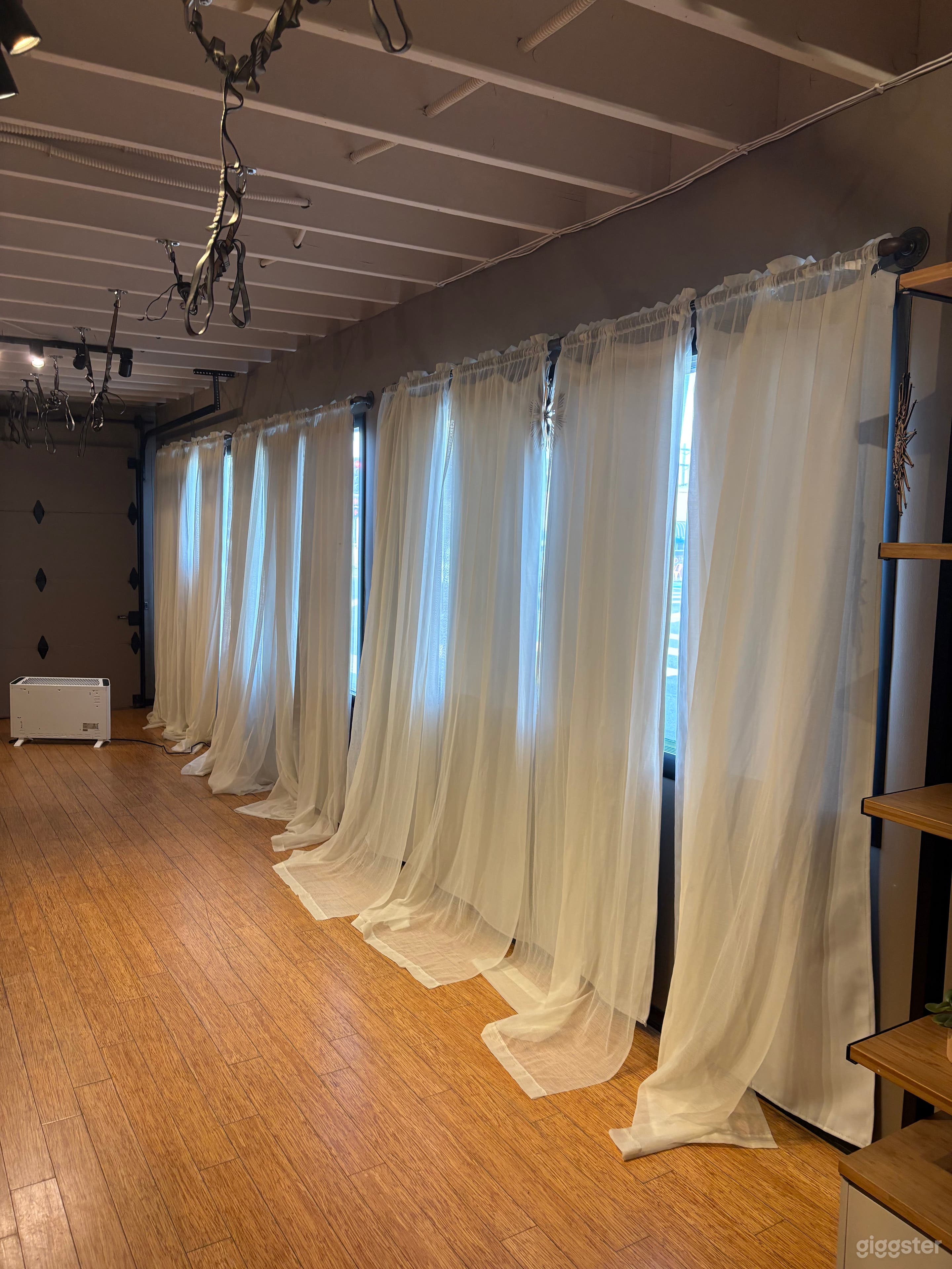 Cozy Beachside Yoga Studio with Lots of Windows Photo 3