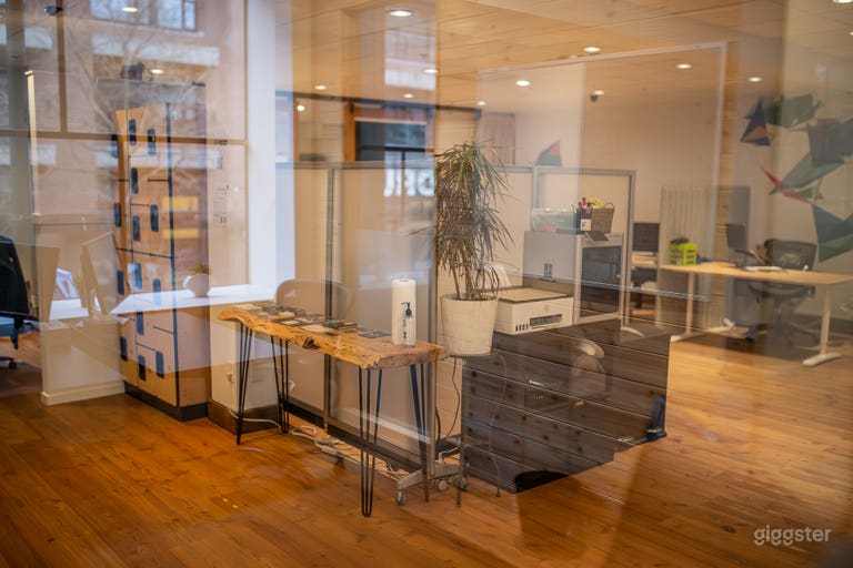  Funky, Classy, Comfortable Gastown Chic! 