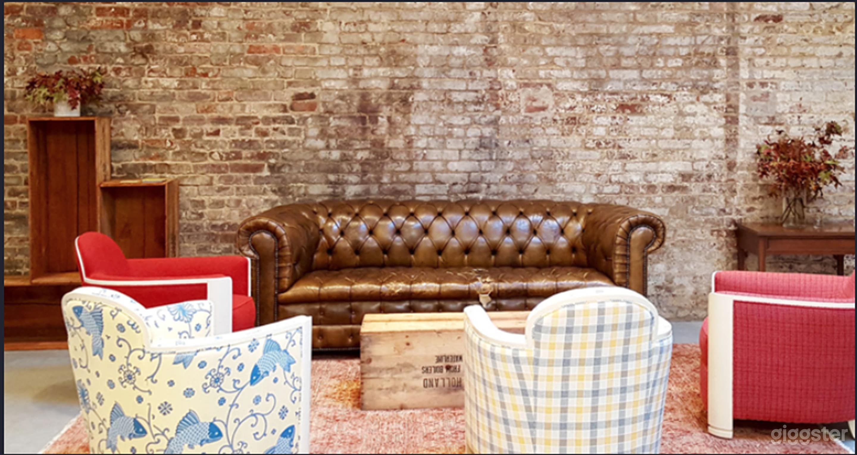 Spacious 200 Capacity Showroom Photo 3