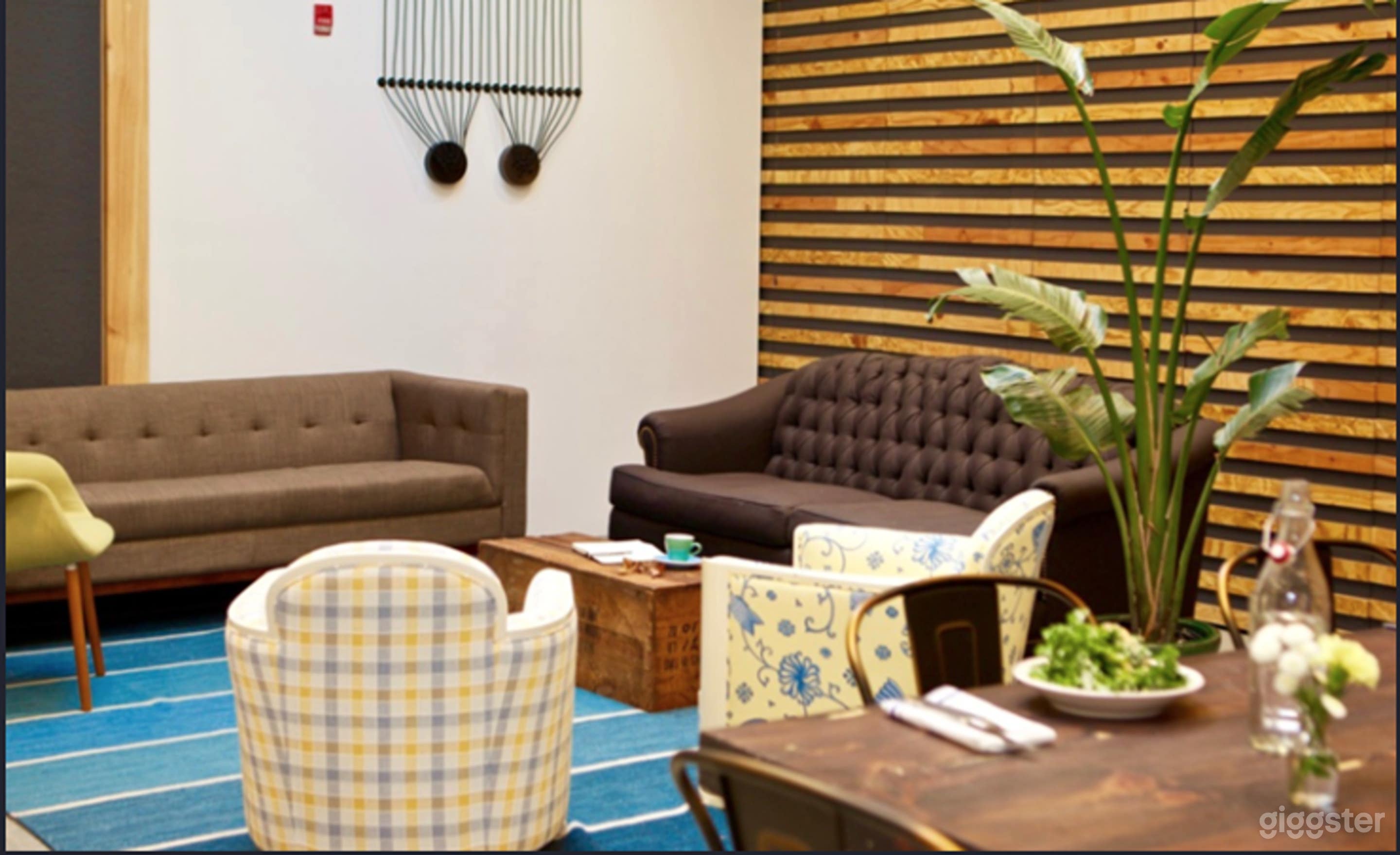 Spacious 200 Capacity Showroom Photo 4