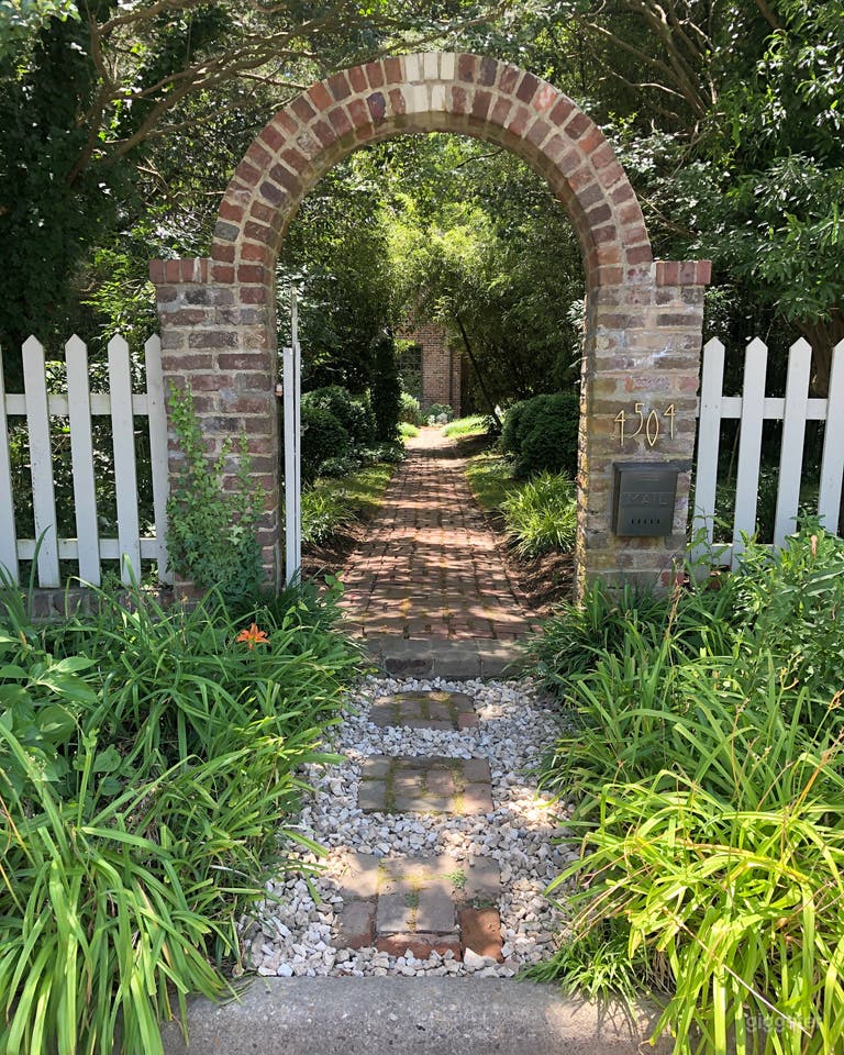  Front entrance with arched gate 