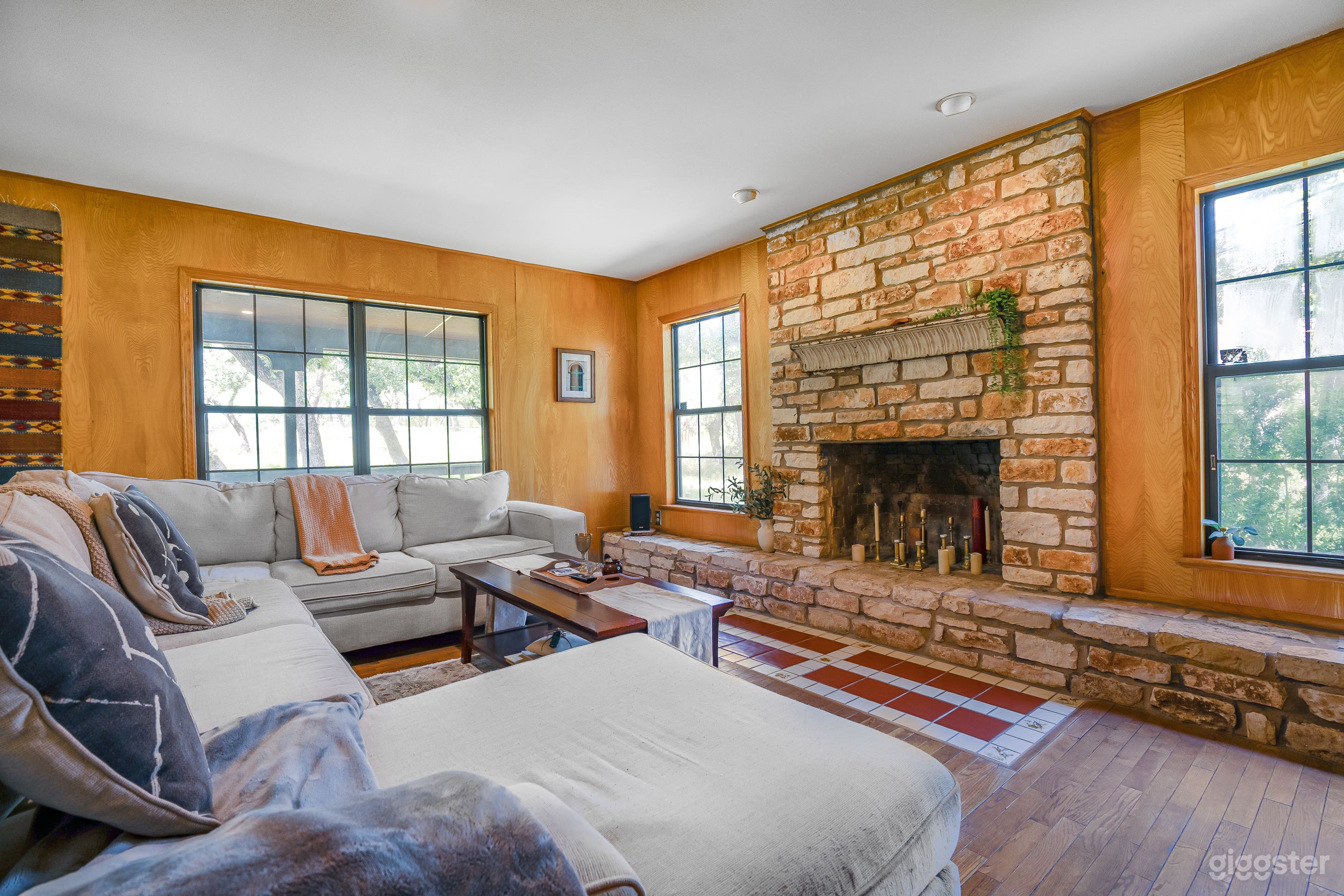 Hill Country Art Nouveau Ranch 2.5  Private Acres  Photo 2