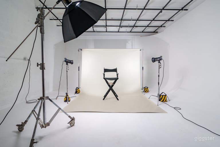  24/7 Pro Studio w/ XL Cyc Wall + Gear (Studio D) 