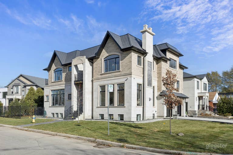  Ultra-Luxury Smart Mansion with Designer Interiors 