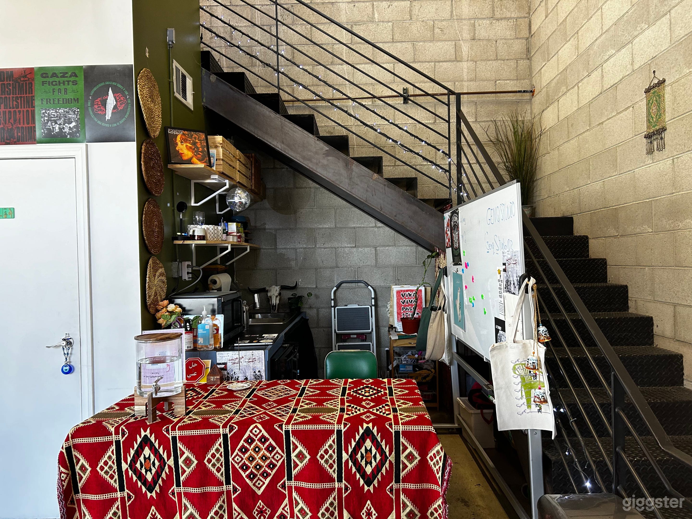 2 Story Eclectic Studio with Middle Eastern Flair Photo 4