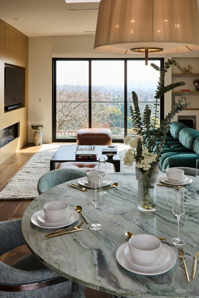  Hollyridge Mountain Dream 