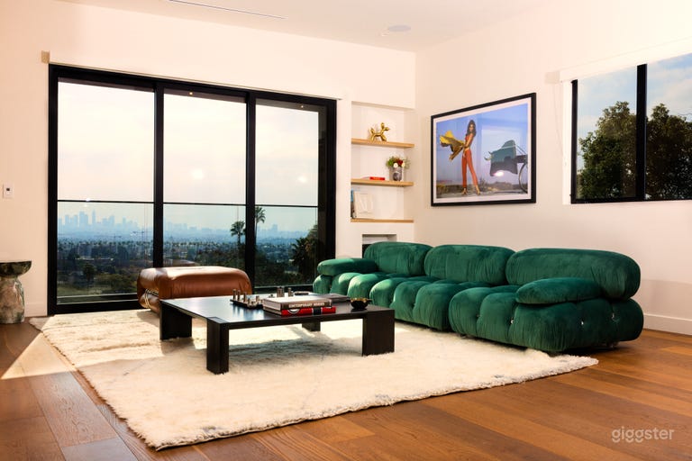  Hollyridge Mountain Dream 