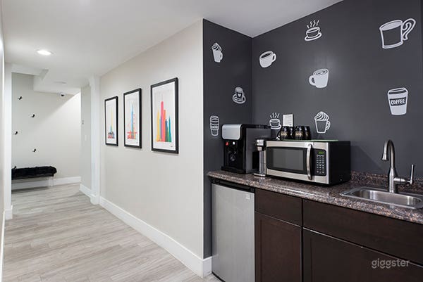 Comtemporary Conference Room in Glen Clove Photo 4