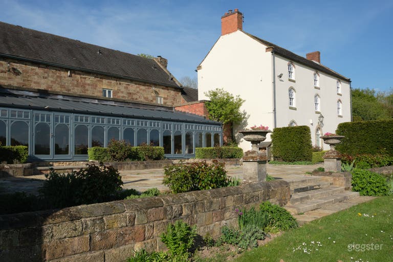  Picturesque Georgian Farmhouse and 10 Acre Grounds 