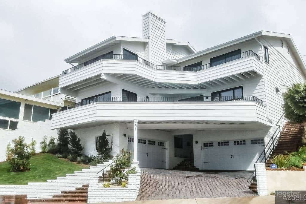 Beautiful Beach Palace with Stunning Ocean Views