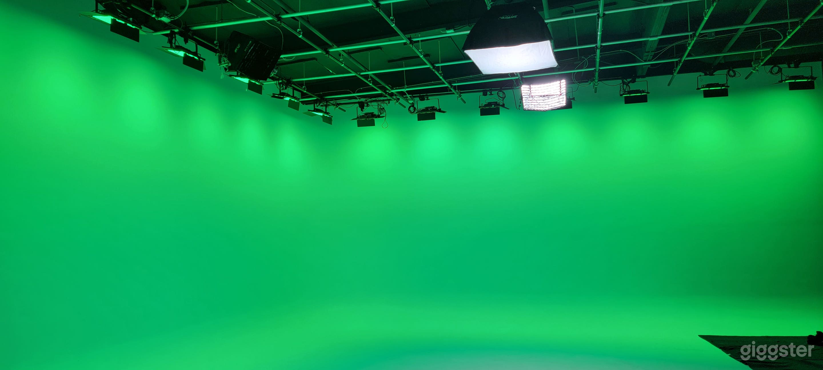 Fully Equipped Production Space for Films and Shoots Photo 4