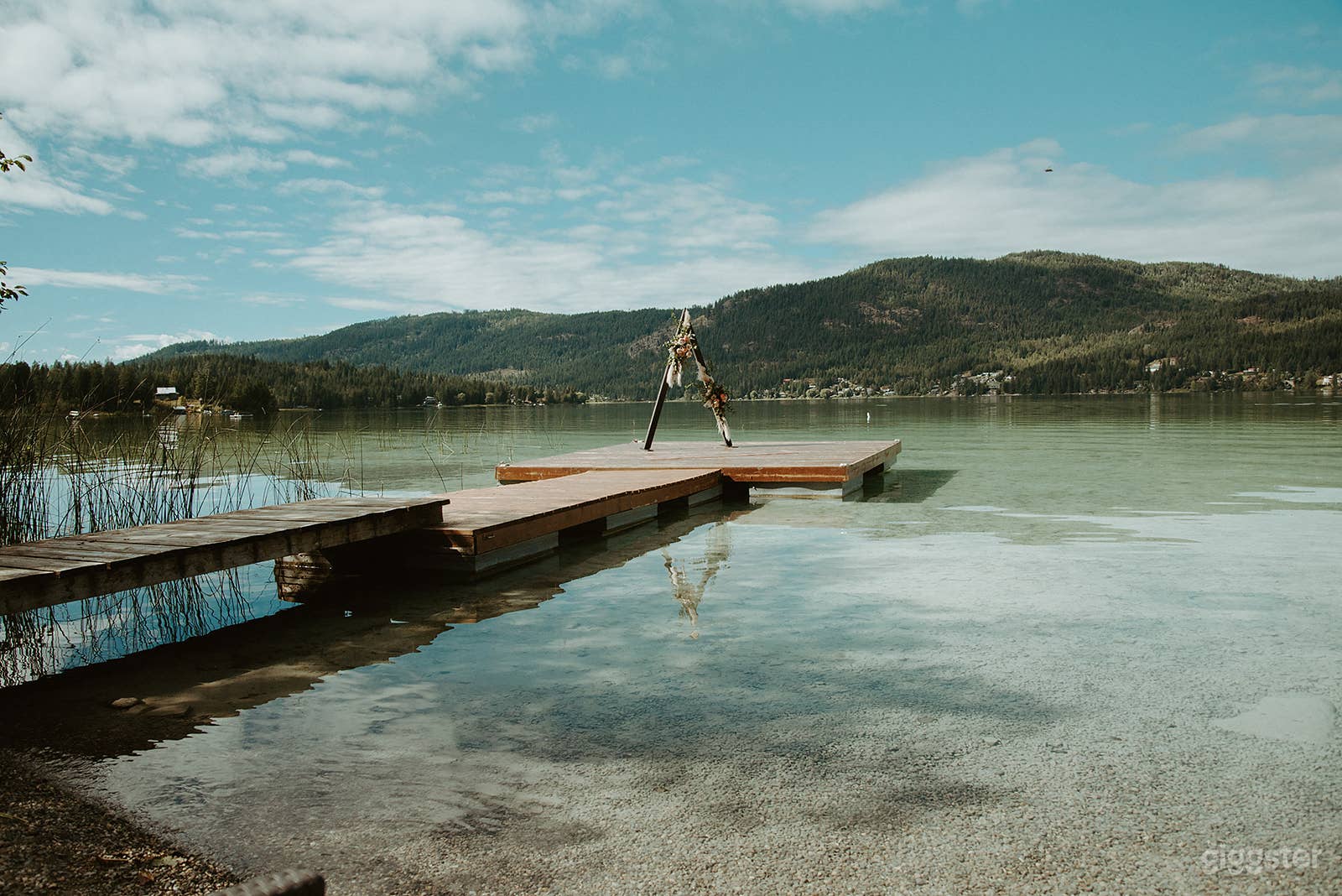 Tranquil Lakeside Cabin Retreat Photo 1