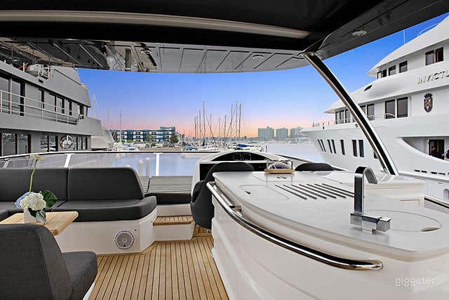 75 Ft Sunseeker Luxury Yacht Photo 2