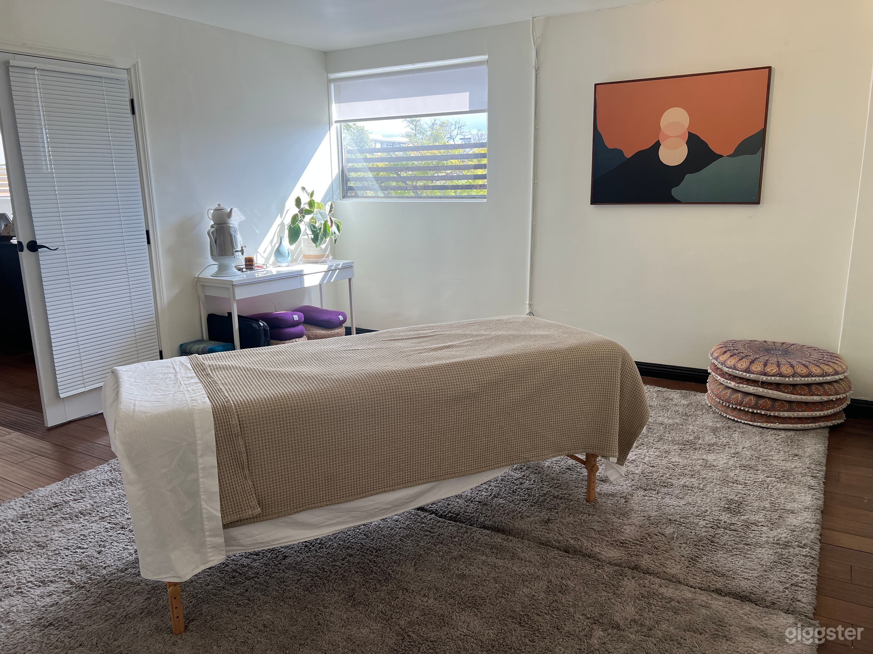 Bright and Airy Meditation and Healing Room Photo 3