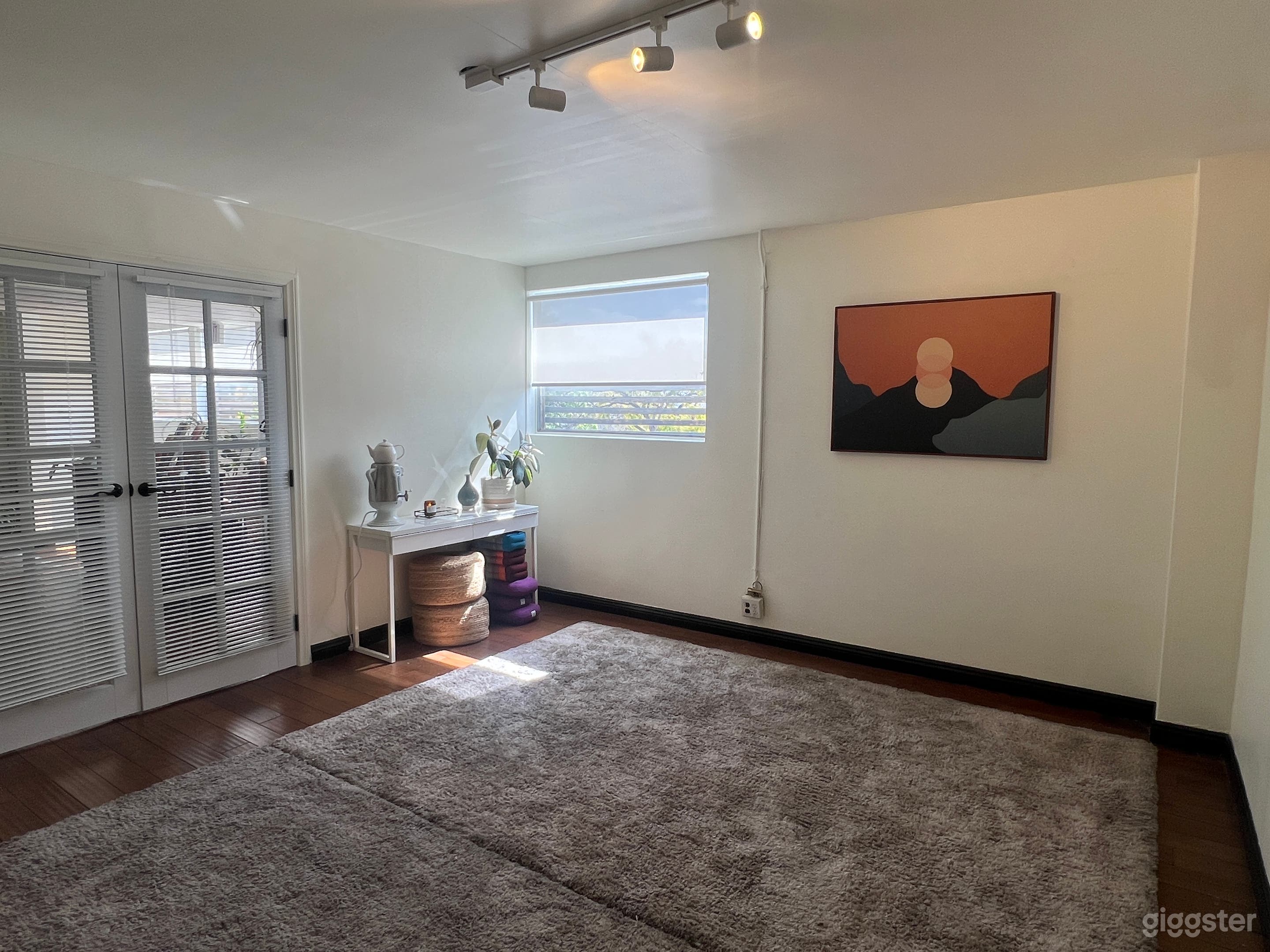 Bright and Airy Meditation and Healing Room Photo 1