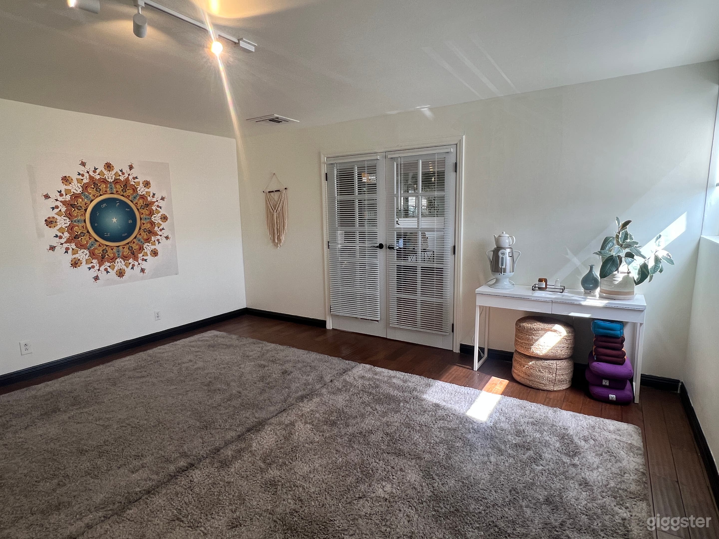 Bright and Airy Meditation and Healing Room Photo 2