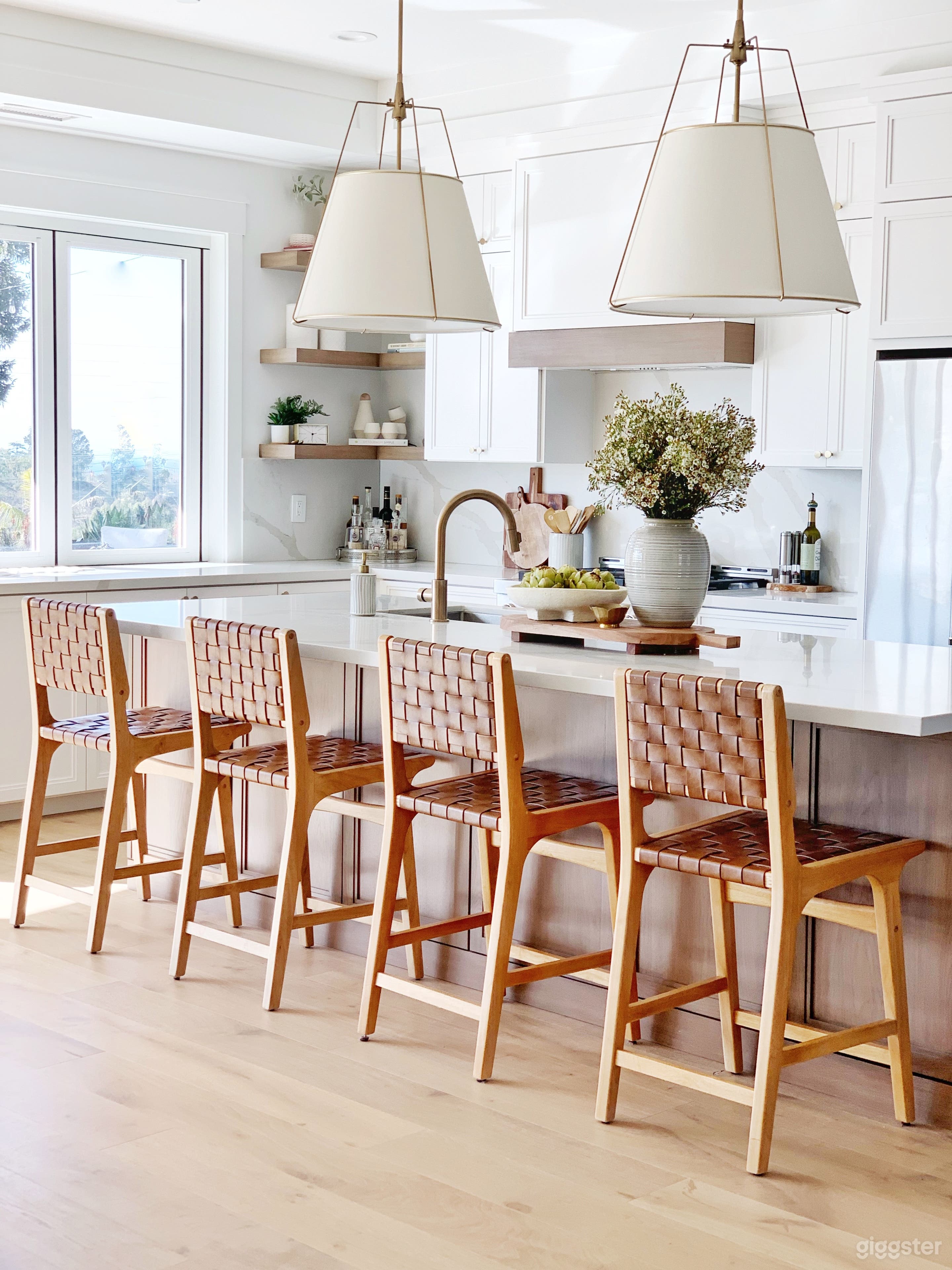 Light Bright Modern California Coastal Craftsman Photo 3