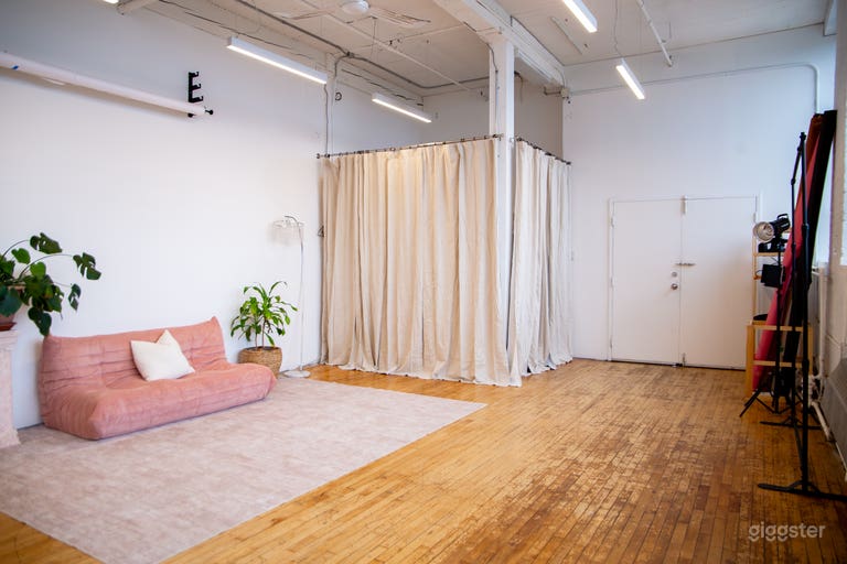  Bright East End Toronto Loft | Large Windows | Natural light 