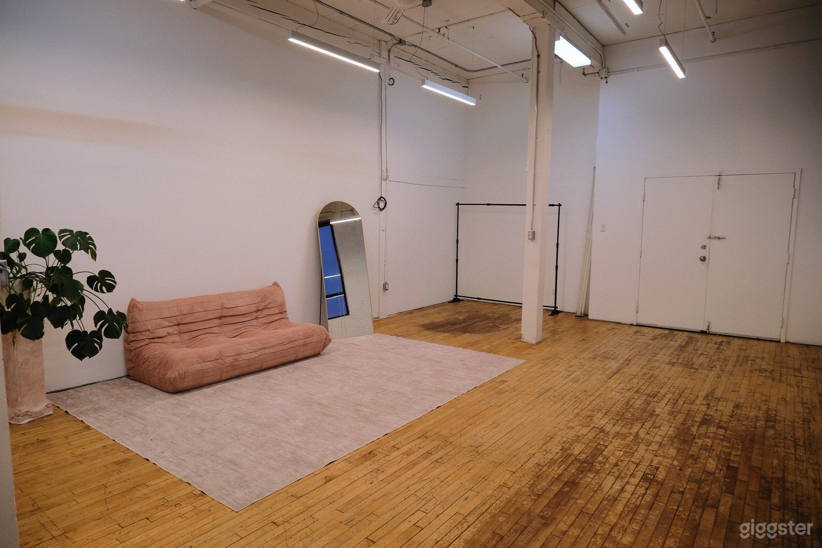 East-End Toronto Loft Set for Film, Photo &amp; Brand Conten Photo 2
