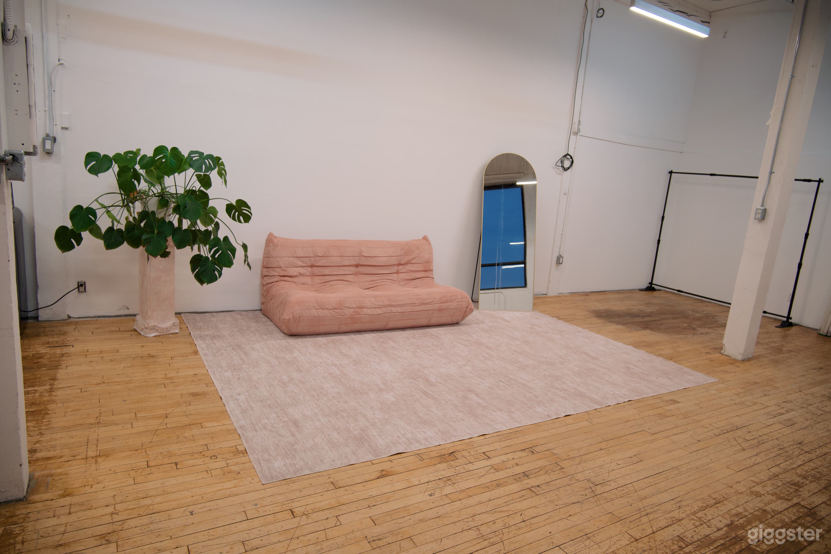 East-End Toronto Loft Set for Film, Photo &amp; Brand Conten Photo 4