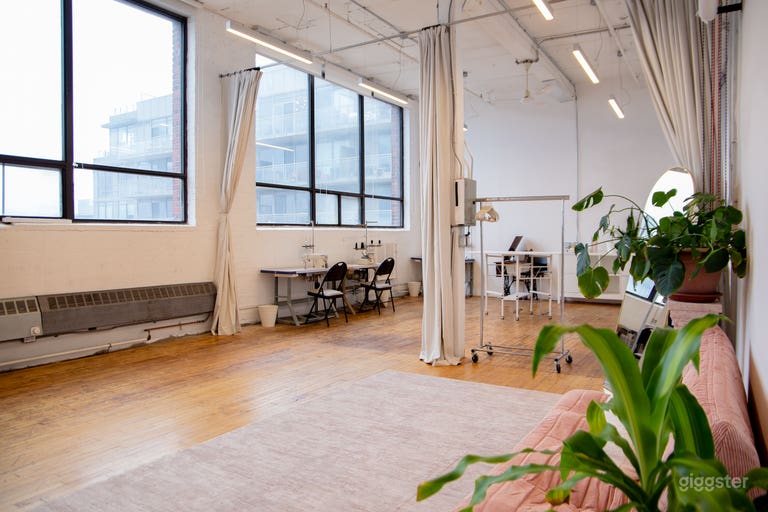  Bright East End Toronto Loft | Large Windows | Natural light 