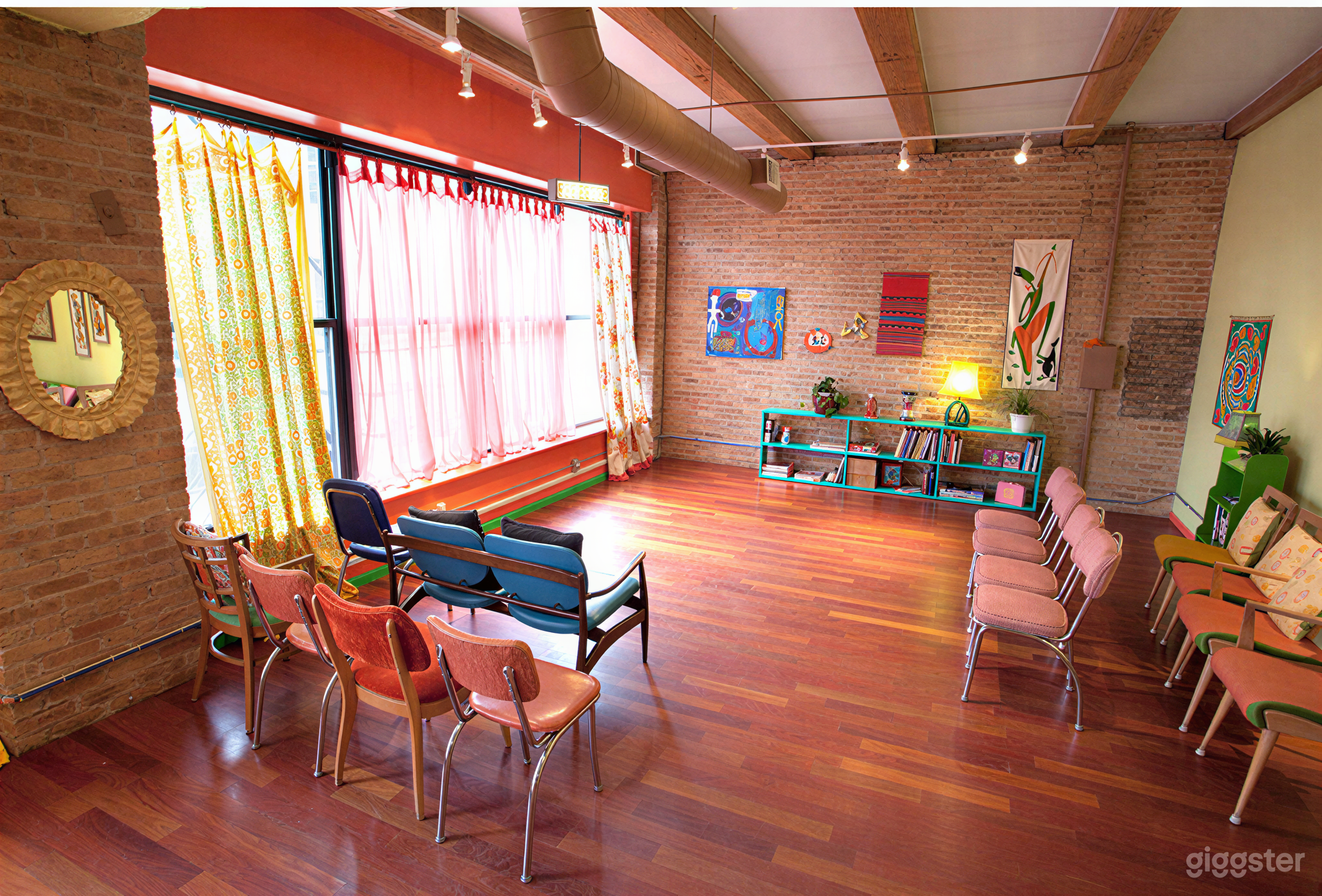 Cheerful Citrus-Colored Event & Meeting Space Photo 3
