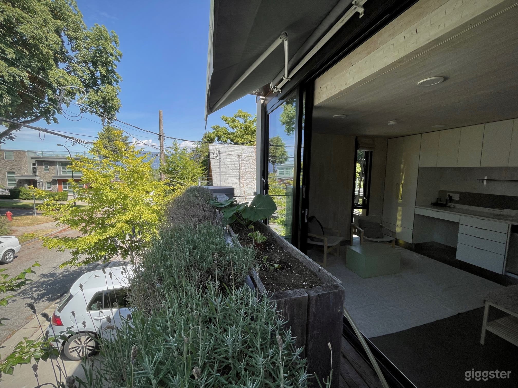 Award winning laneway home in Vancouver Westside Photo 3